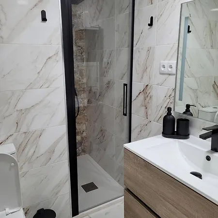 Ground Floor With Terrace And Pool Гостевой дом Торевьиа